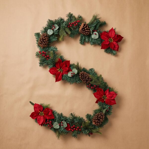 Guirnalda Navideña Decorada con Poinsettias Rojas, Piñas y Bayas 260 cm